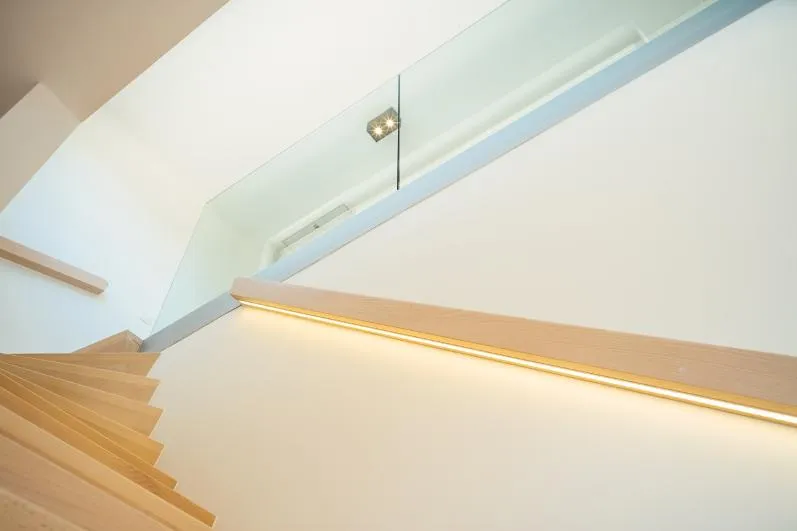 Houten handrail met ingewrkte LED strip