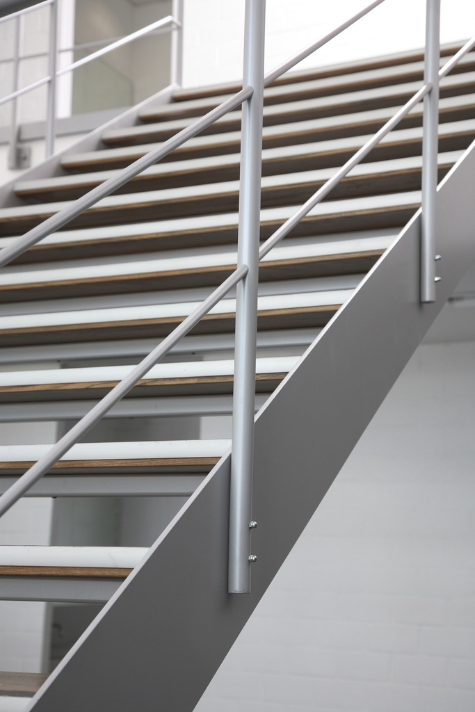Conception d'escaliers en métal avec ovangkol