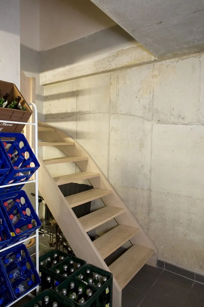 Escalier de cave quart tournant ouvert, composé de hêtre 2° choix