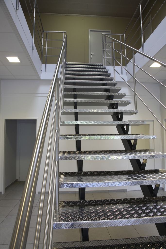 Escalier intérieur industriel en métal