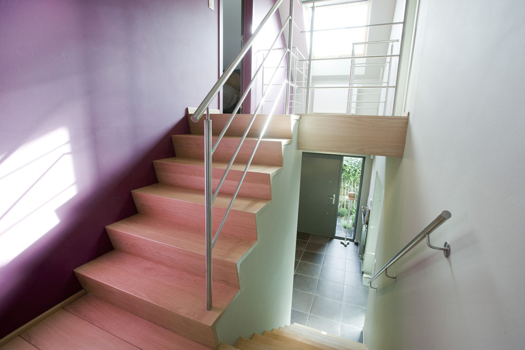 [1004] Escalier en blocs de chêne avec mezzanine en verre