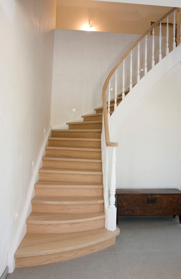 Escalier classique avec balustre tournante